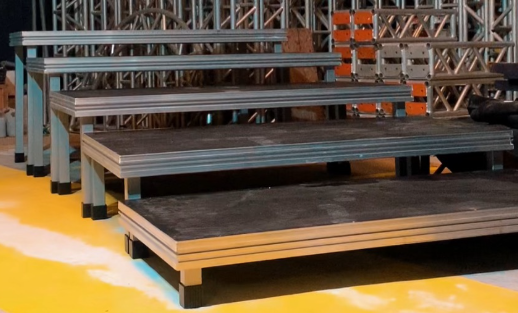 Palcos e Pisos Modulares: Segurança Garantida!
